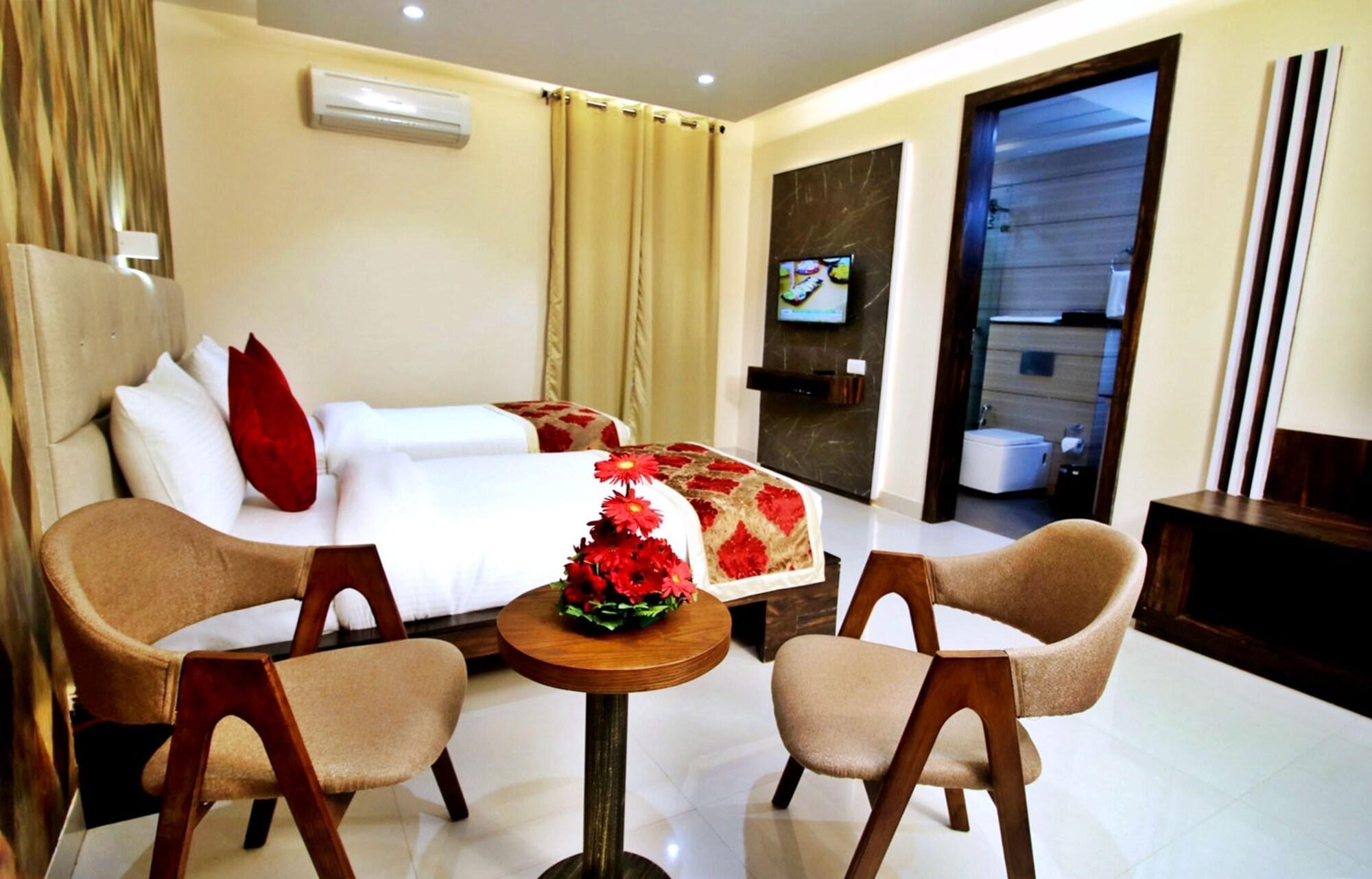 Pinnacle By Click Hotels, Lucknow Bagian luar foto