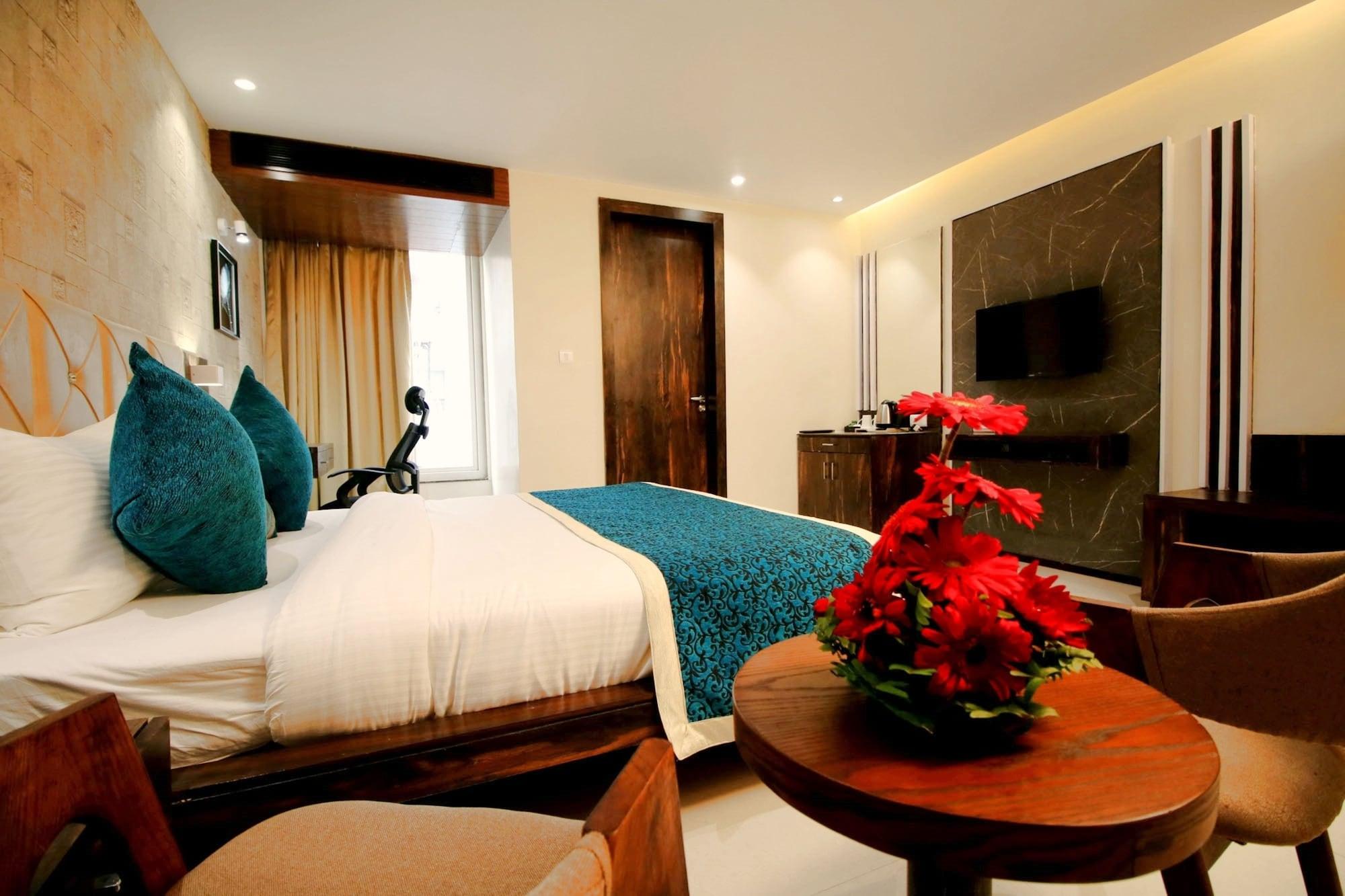 Pinnacle By Click Hotels, Lucknow Bagian luar foto