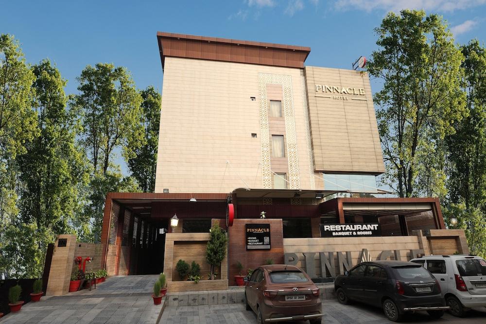 Pinnacle By Click Hotels, Lucknow Bagian luar foto
