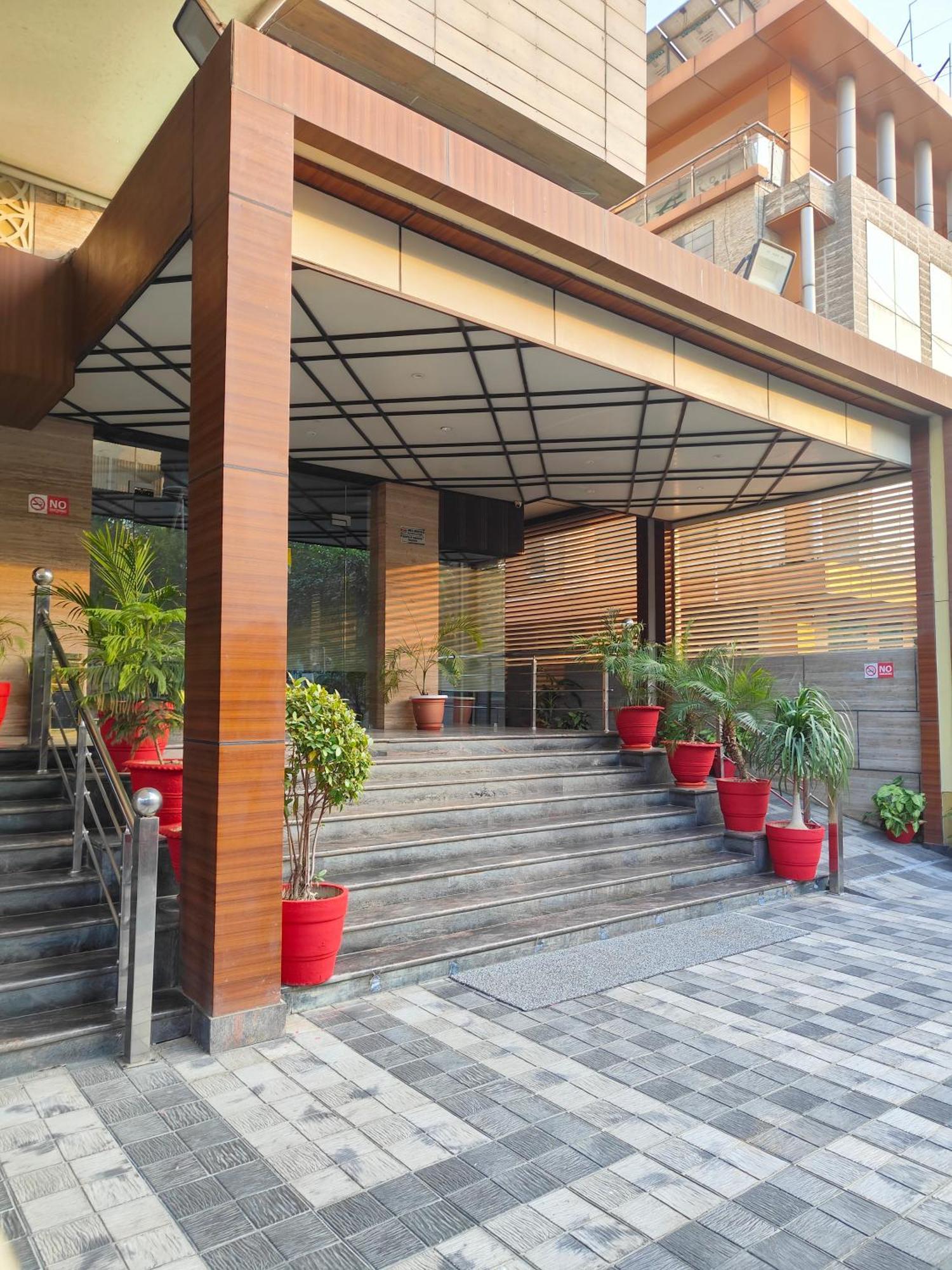 Pinnacle By Click Hotels, Lucknow Bagian luar foto