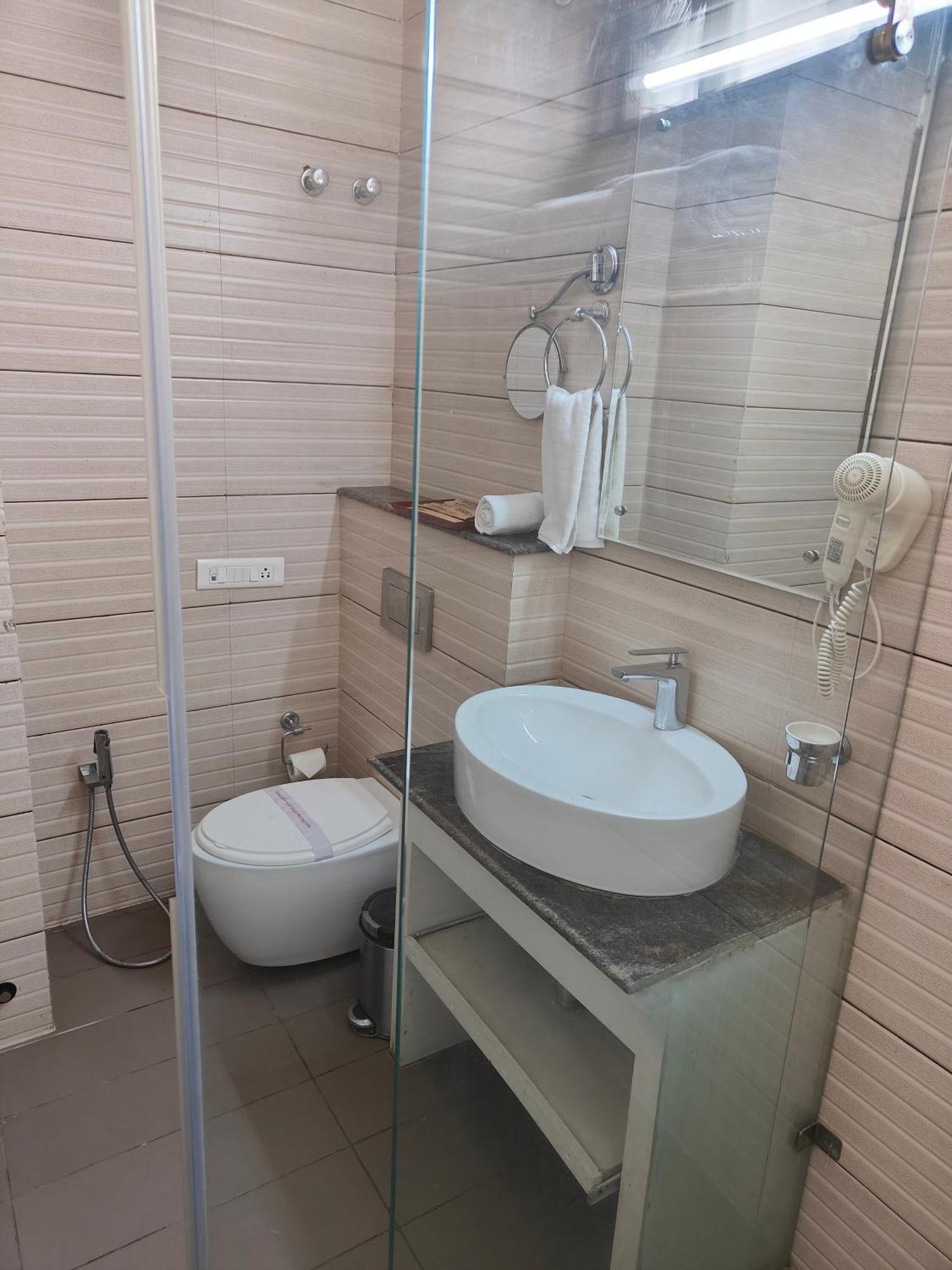 Pinnacle By Click Hotels, Lucknow Bagian luar foto
