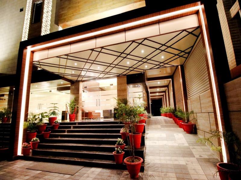 Pinnacle By Click Hotels, Lucknow Bagian luar foto